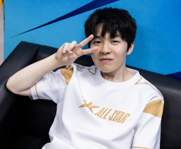 效仿Ti指南？传奇杯总奖金为基础228w+官方直播间礼物收益66.66%